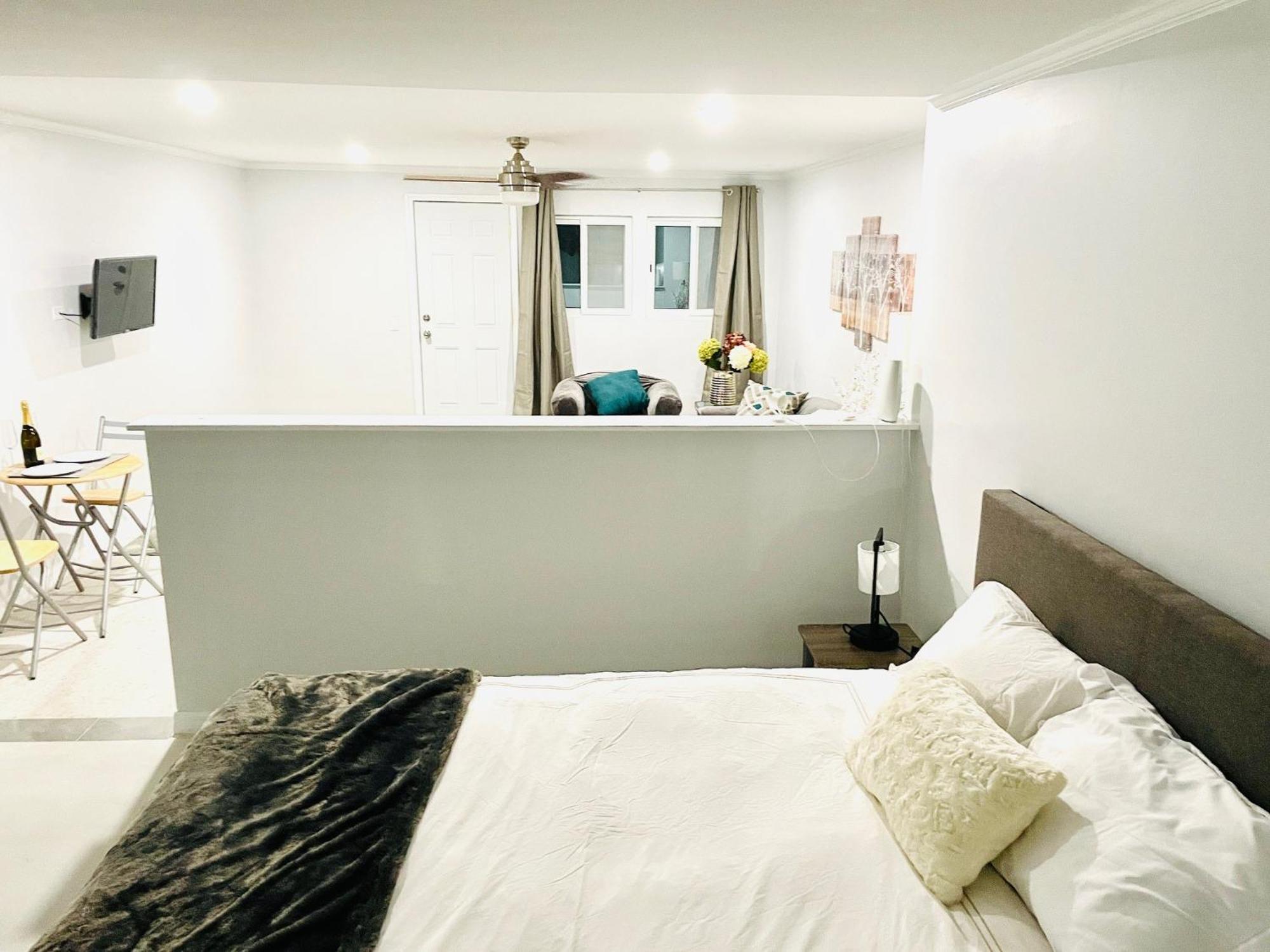 Studio, 100 Feet From The Beach Nassau Ngoại thất bức ảnh