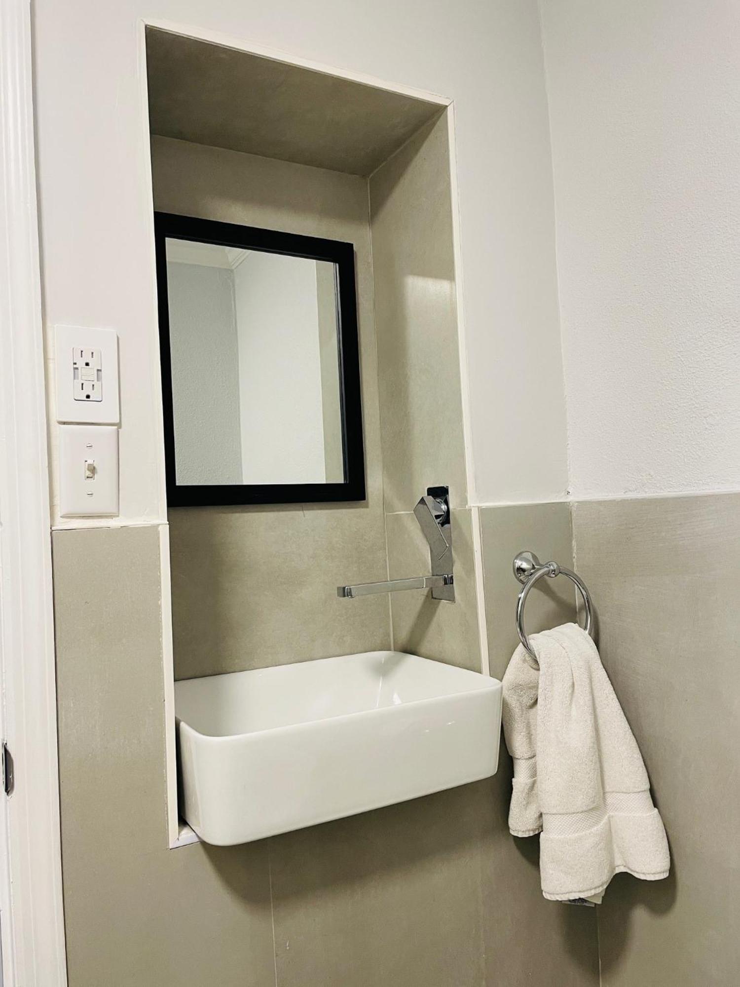 Studio, 100 Feet From The Beach Nassau Ngoại thất bức ảnh