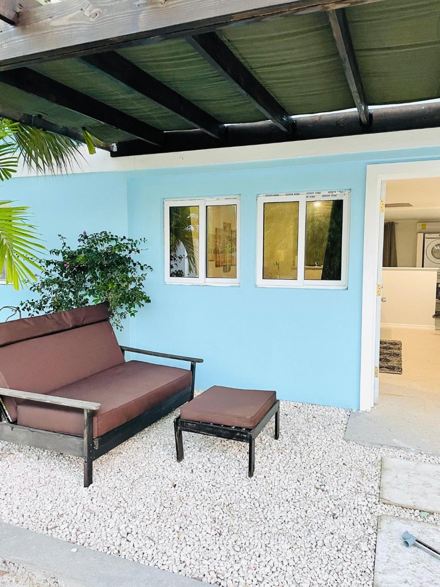 Studio, 100 Feet From The Beach Nassau Ngoại thất bức ảnh